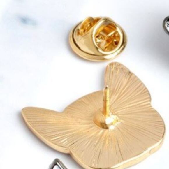 Gray and White Sad Cat Pin Brooch - Picture 2 of 2